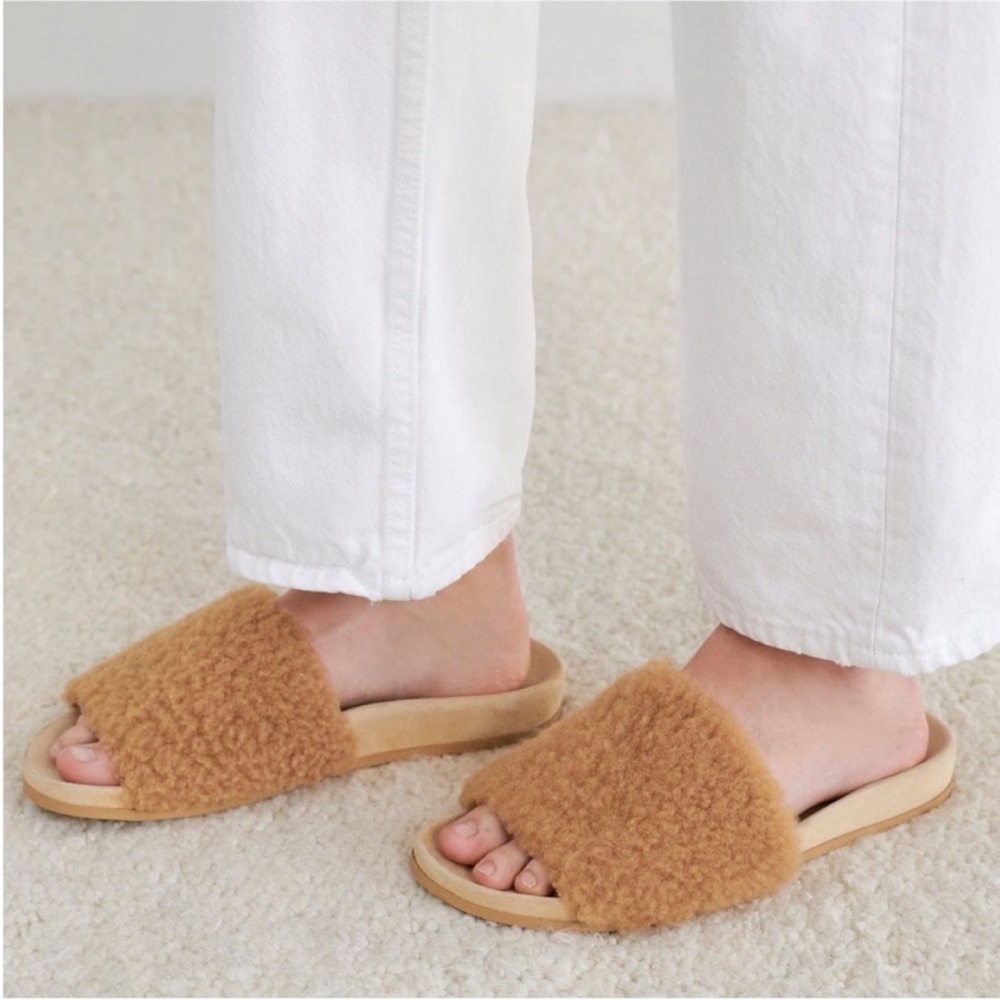 NEW Jenni Kayne Shearling Slide Sandal. Natural. 8/38.